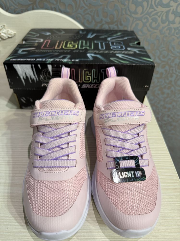 Skechers lights оригінал розміри від 30 до 35