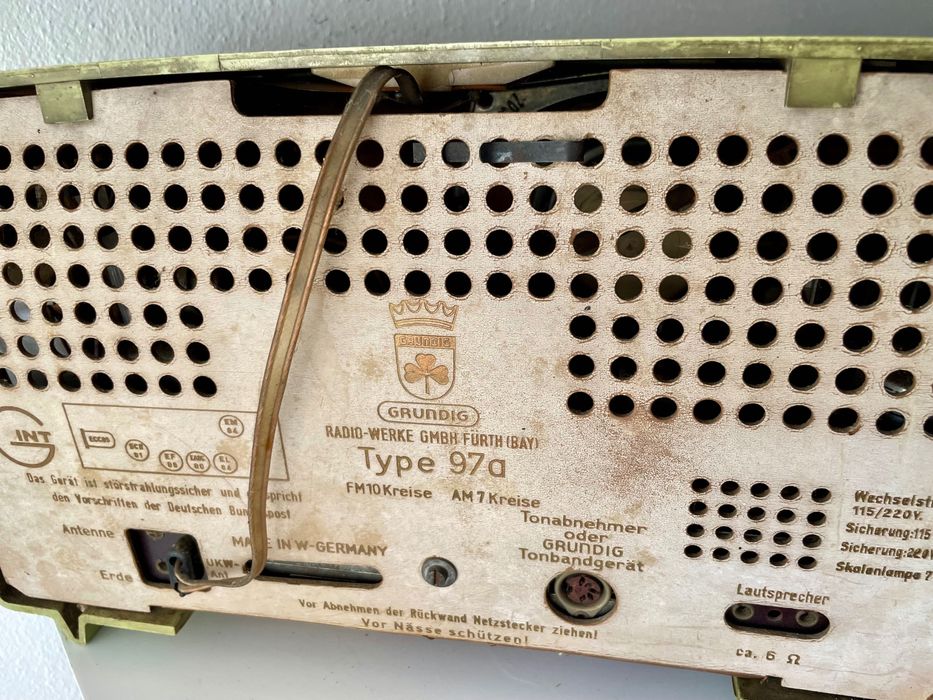 Радиоприемник Grundig.