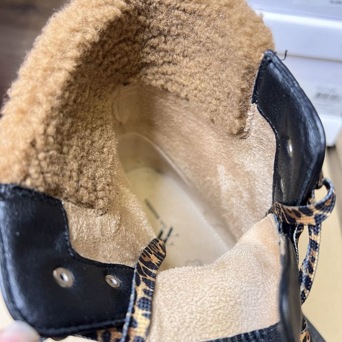 Ботинки жіночі Vanessa Wu. Розмір 39. Оригінал!!!