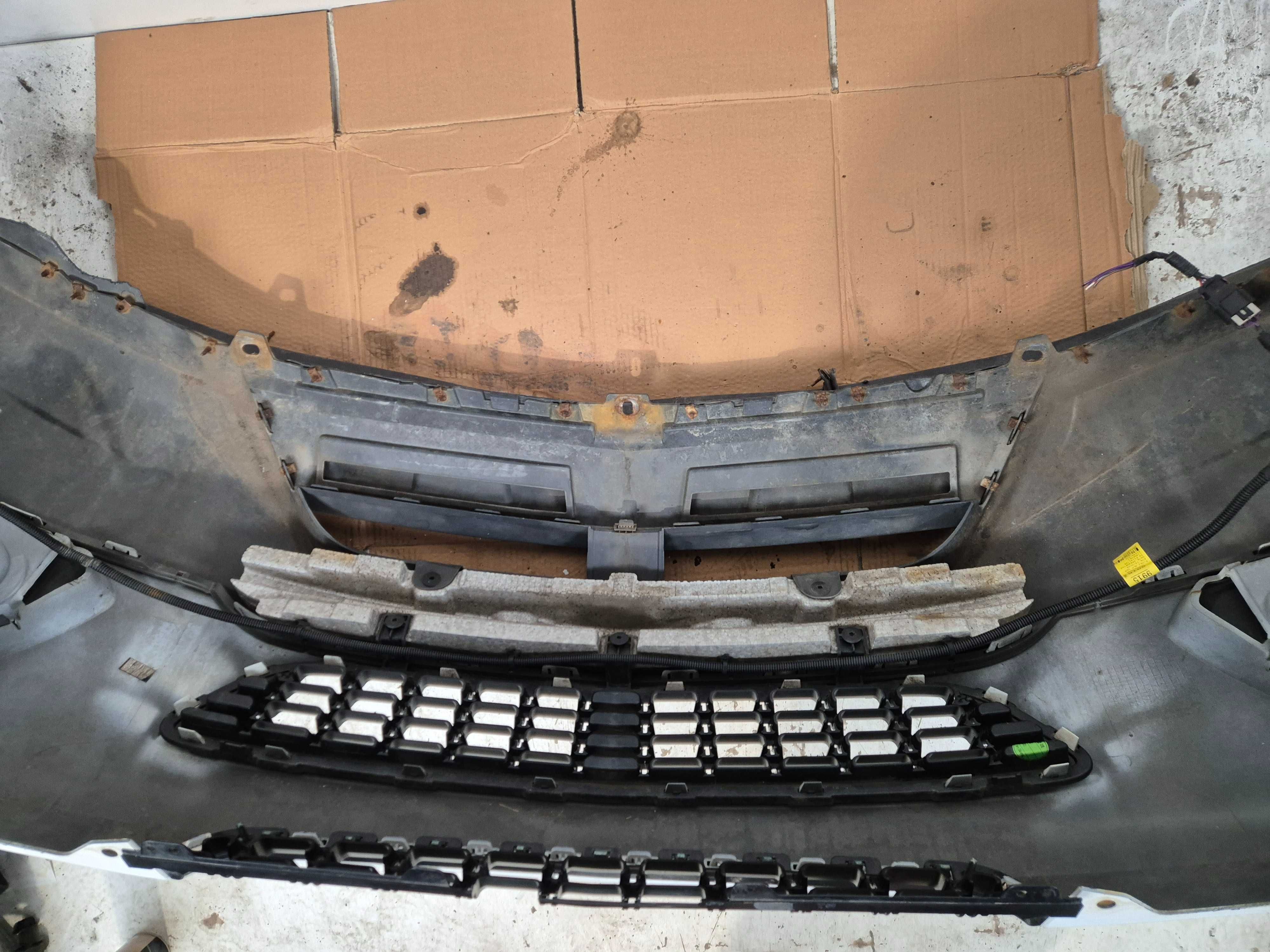 Opel Antara lift zderzak przedni przód.