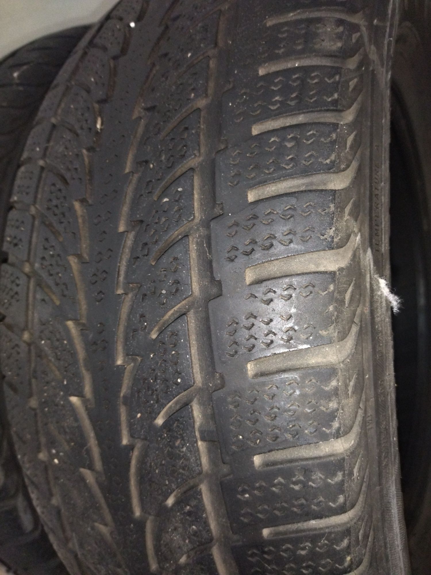 Продам зимові шини Nokian 265/65 R17