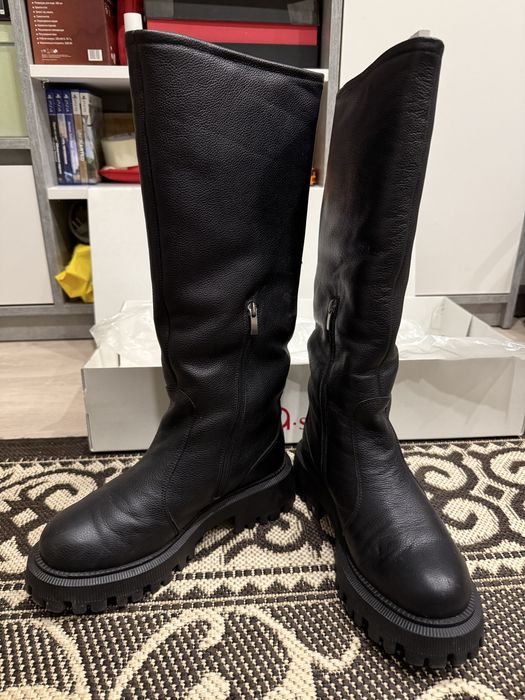 Жіночі зимові чорні шкіряні чоботи з хутром