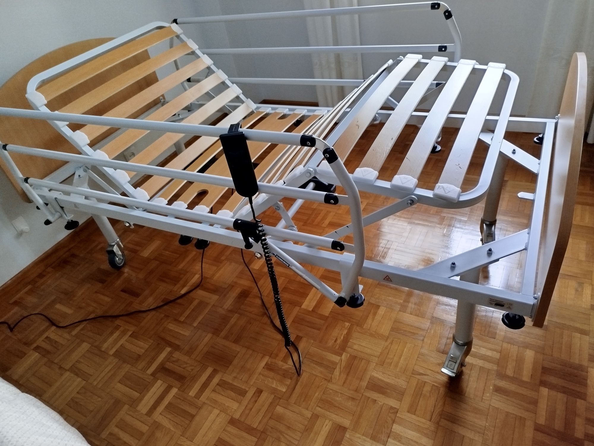 Cama hospitalar articulável elétrica