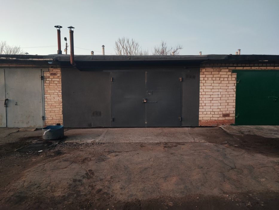 Продам большой хороший гараж на ПХЗ за 6 школой после капитального рем