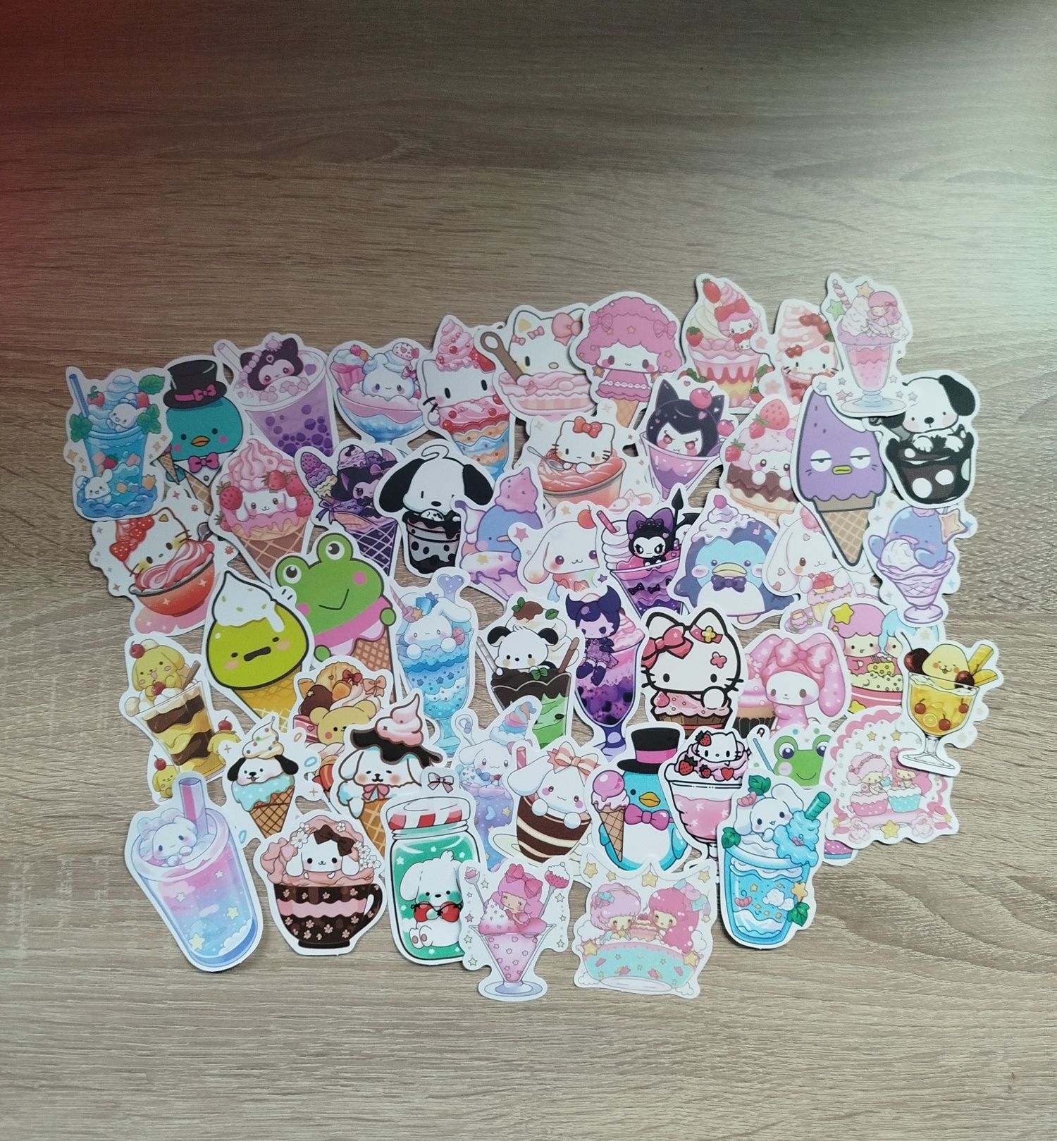 Zestaw 50 sztuk dużych naklejek Sanrio Hello Kitty Kuromi