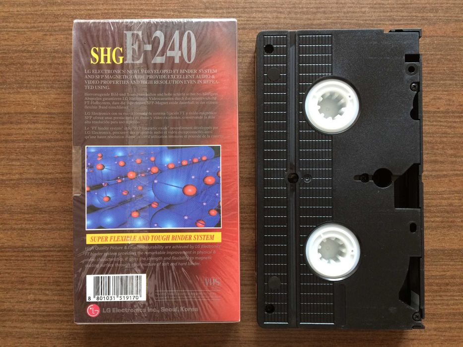 Видеокассета LG "Шестой день (2000) / Бриллиантовый полицейский (1999)