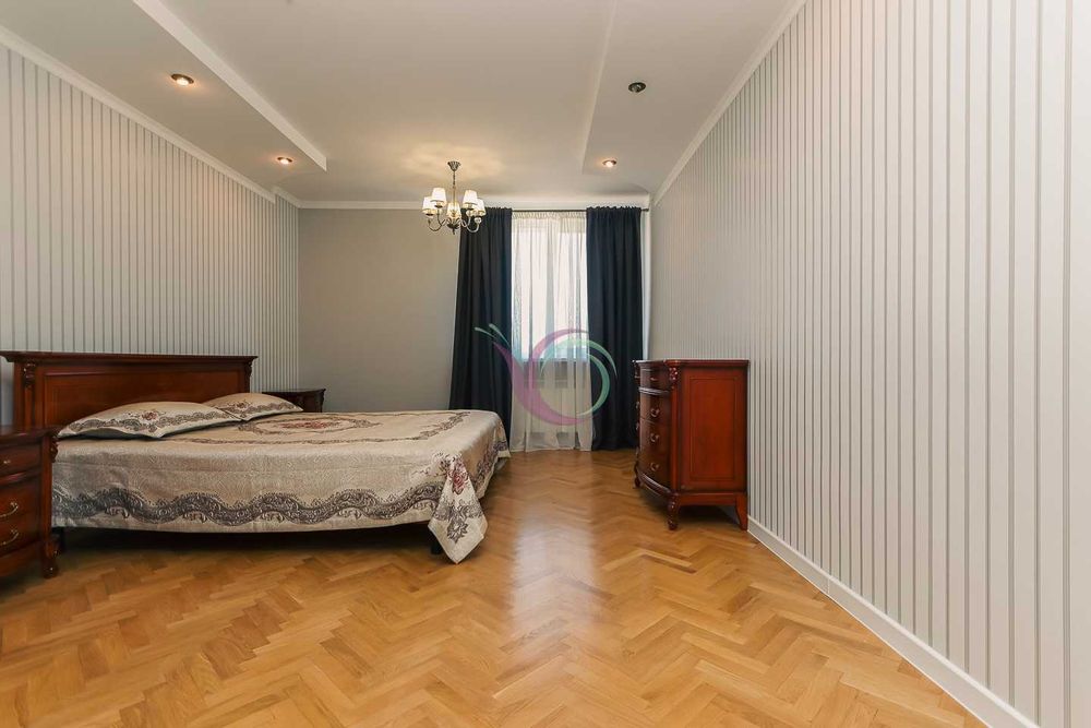 3-х поверховий будинок з ремонтом та власним подвір’ям в с. Крихівці