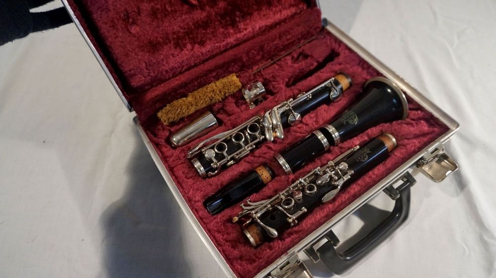 Clarinete Amati Kraslice ACL 211