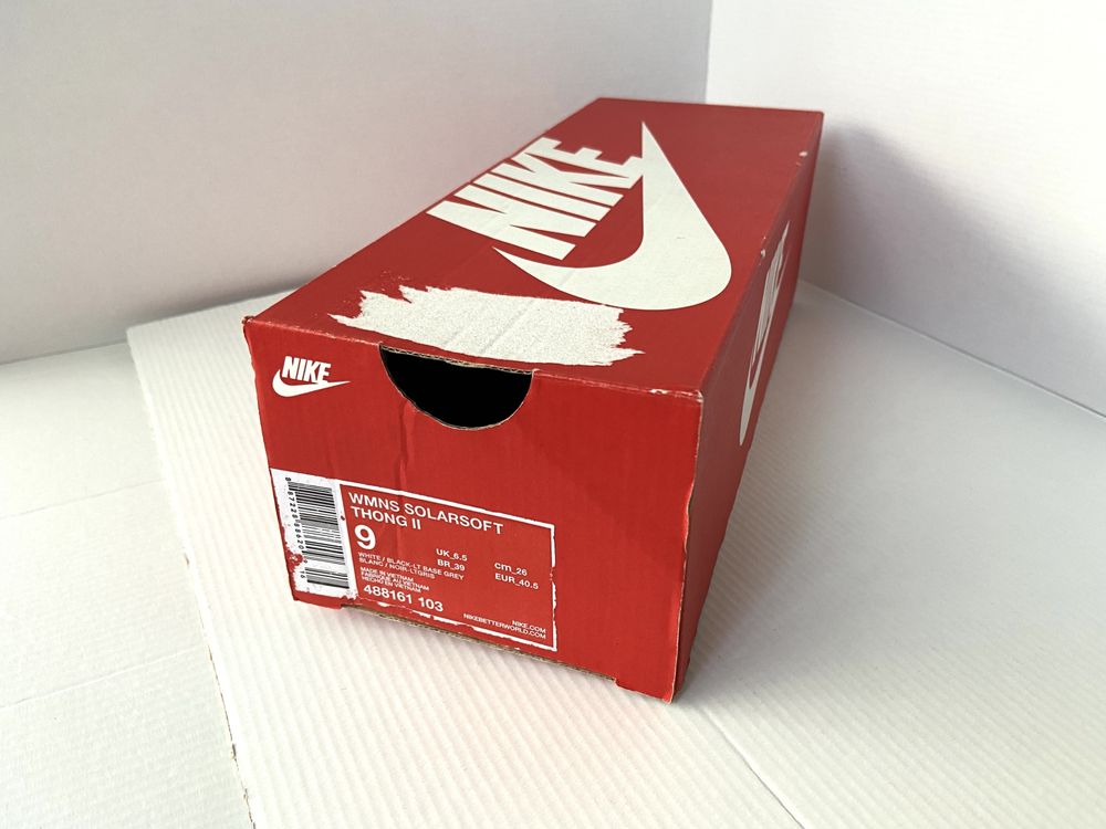 Caixa de chinelos Nike