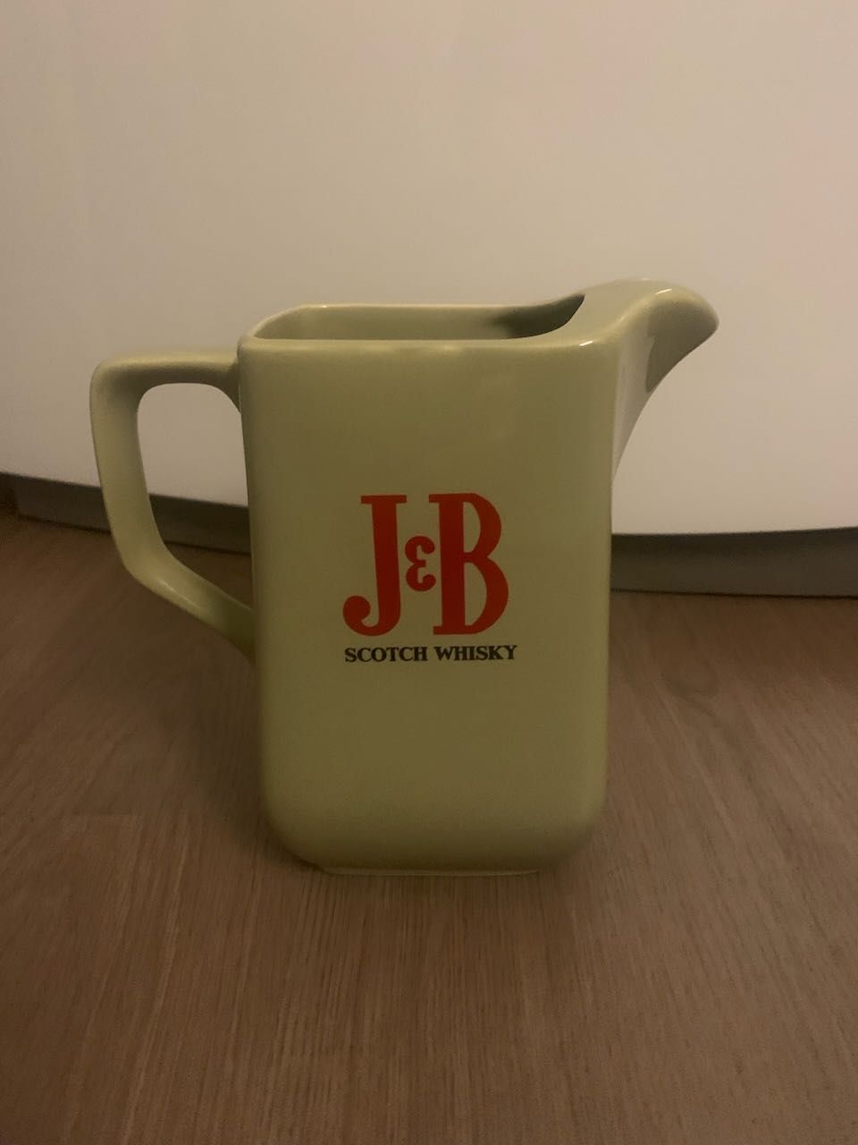 Jarro J&B Scotch Whisky Em porcelana