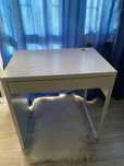 biały stolik białe biurko biała toaletka ikea micke 73x50