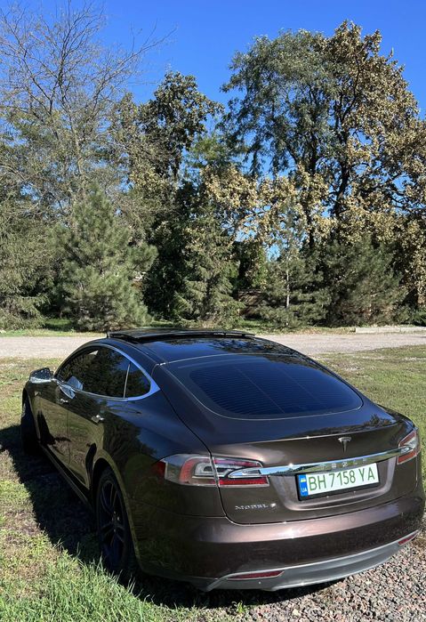 Tesla model S 60кВт 2013