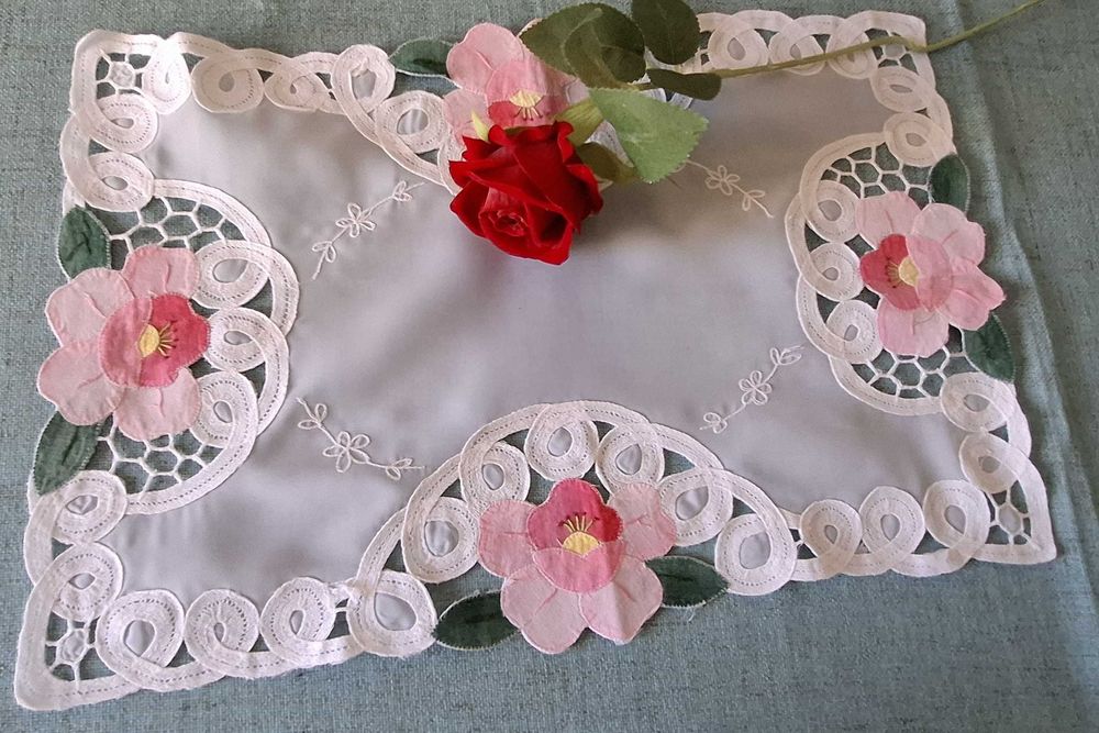 Nap8 -  Naperon em poliéster técnica de arte aplicada