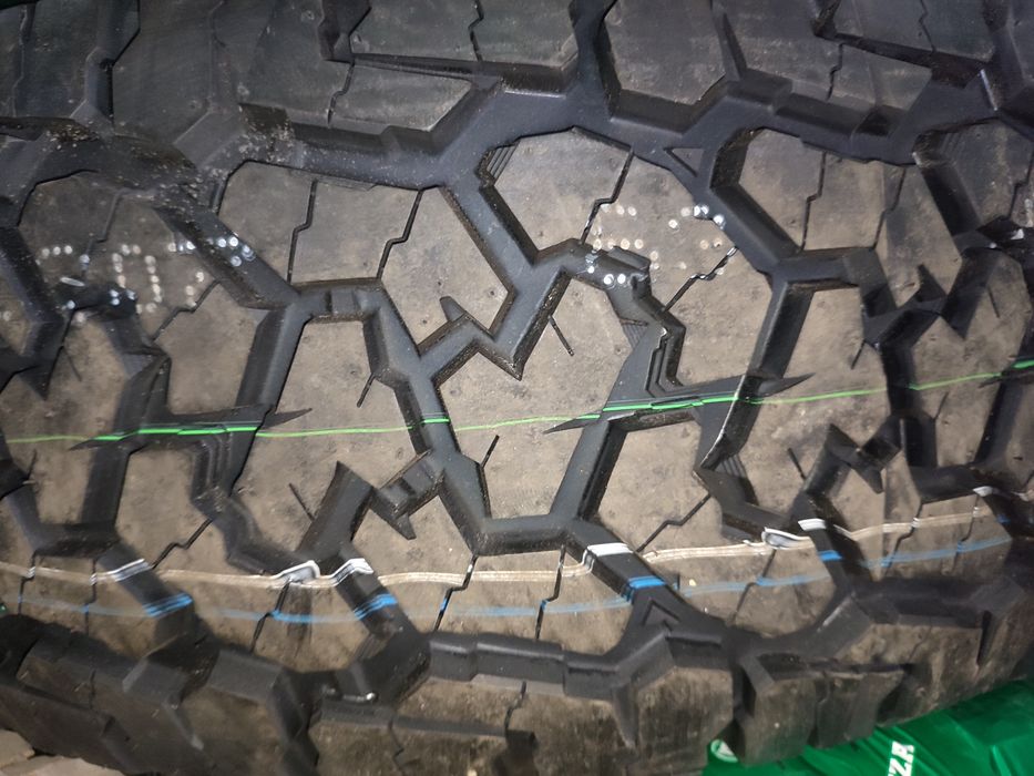 Грязьові шини Roadcruza P265/70 R16 RA1100 AT 111T