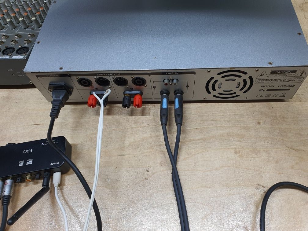 Końcówka mocy Liquid power 2x250w rms wzmacniacz dobry ma poczatek