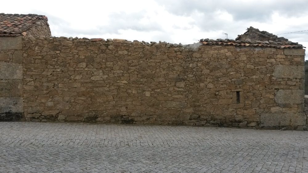 Casa com terreno em Aldeia Velha Sabugal