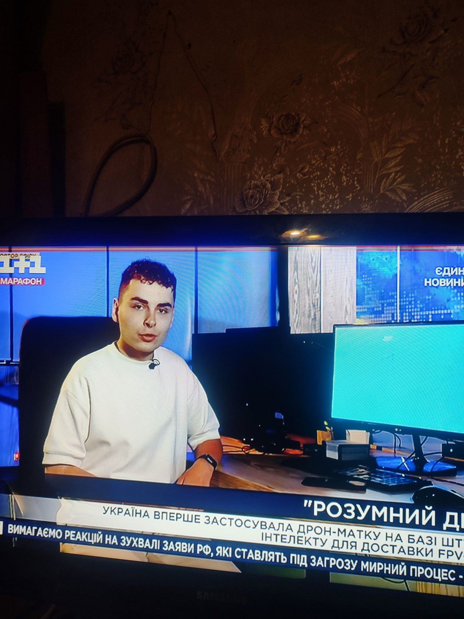 Срочно! Телевизор,монитор Samsung 32 диагональ!+Т2 приставка в подарок