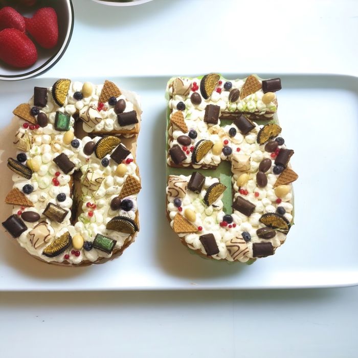 Торт на заказ медовик, наполеон, пьяная вишня, птичье молоко, бисквит