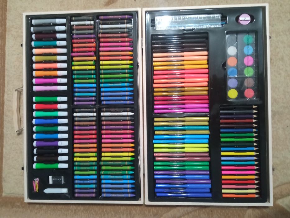 Набір для творчості,220штук(не всі фломастери пишуть-висохли))
