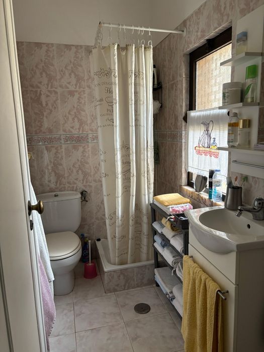 Quarto para arrendar em Algés