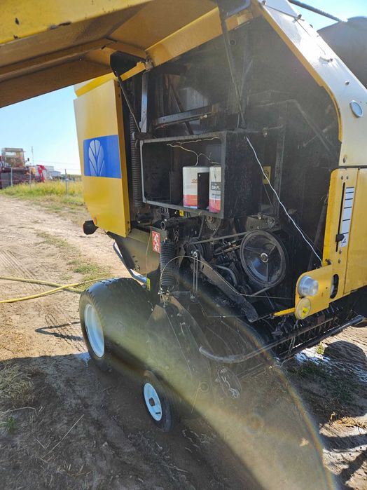 Prasa new holand br 750a