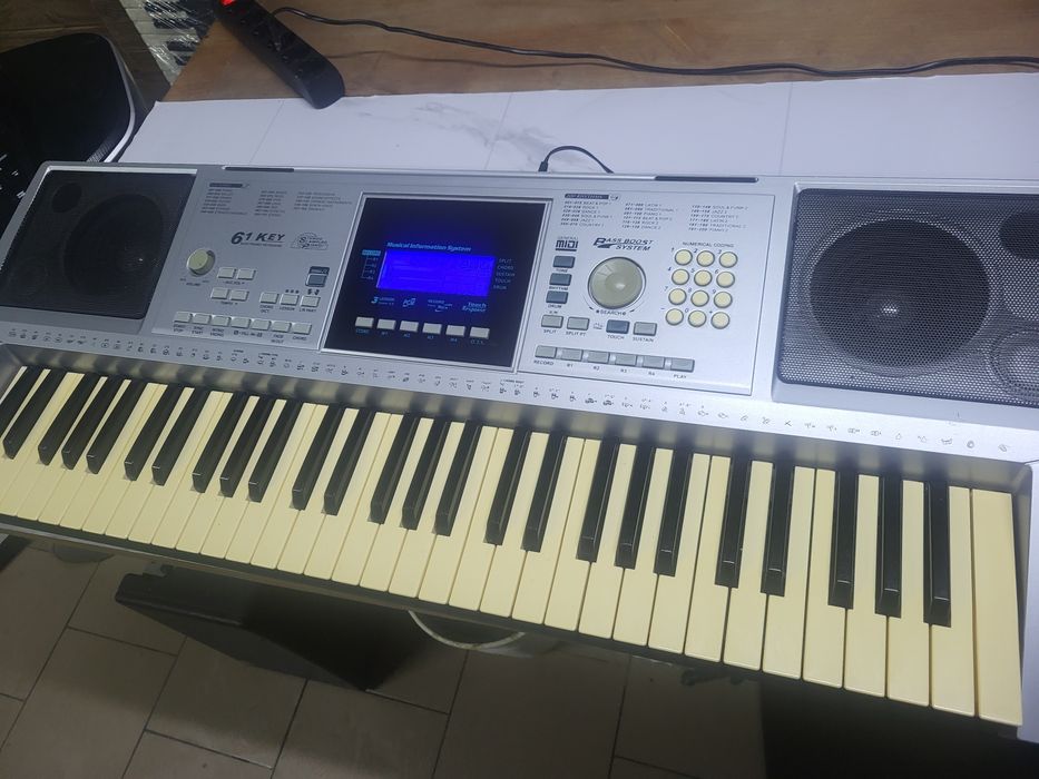синтезатор Key 61.,гарно для навчання