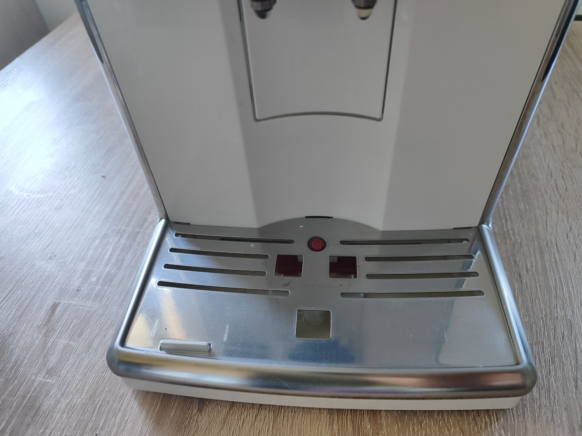 Jak nowy biały ekspres  do kawy Philips EP5361/10 z nową karafka