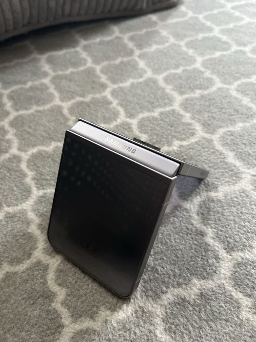 Samsung Galxy Z Flip 6