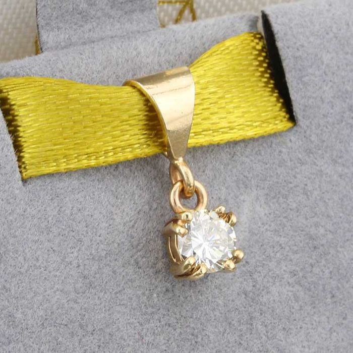 Złota zawieszka z brylantem 0.23ct elegancka 9K