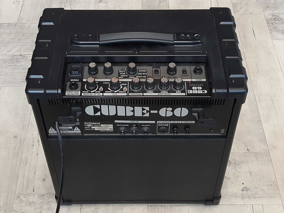 Super Wzmacniacz Roland Cube 60-efekty Boss-wyjście na kolumnę-zamiana