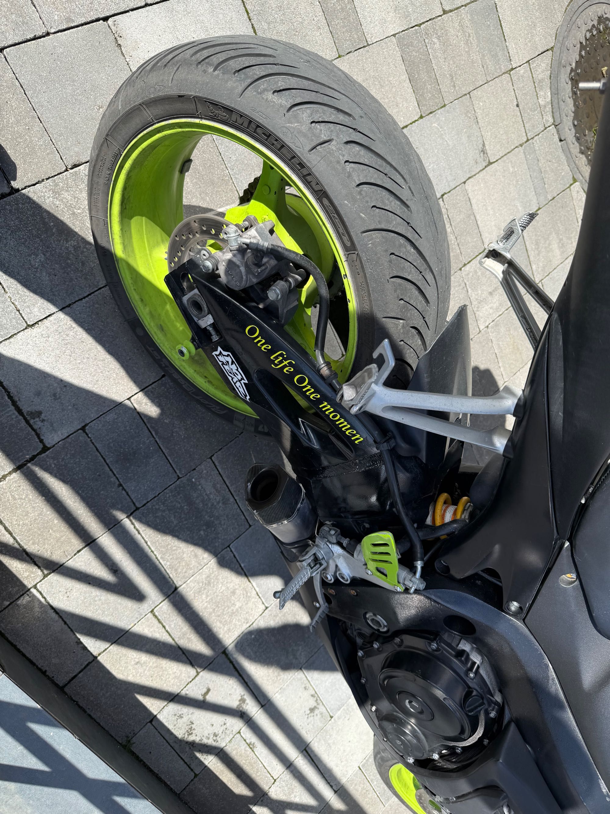 Suzuki gxr 600 2007 р на повному боєвому ходу