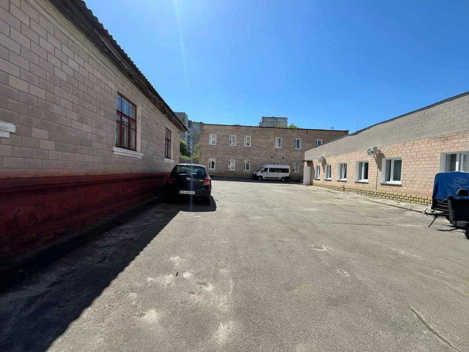 Продається комплекс приміщень.