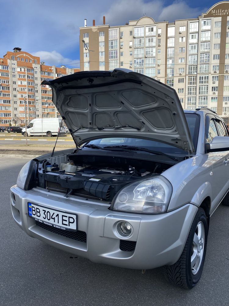 Продам hyundai tucson 2.0