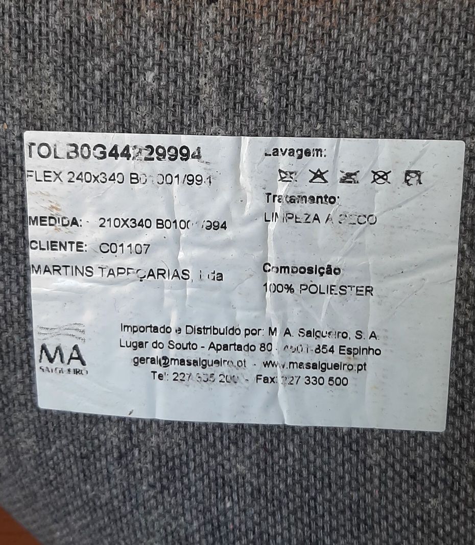 Tapete grande na cor bege