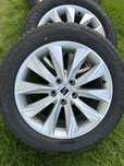 Alufelgi wraz z oponami wielosezonowymi 5x112 17 cali seat ateca