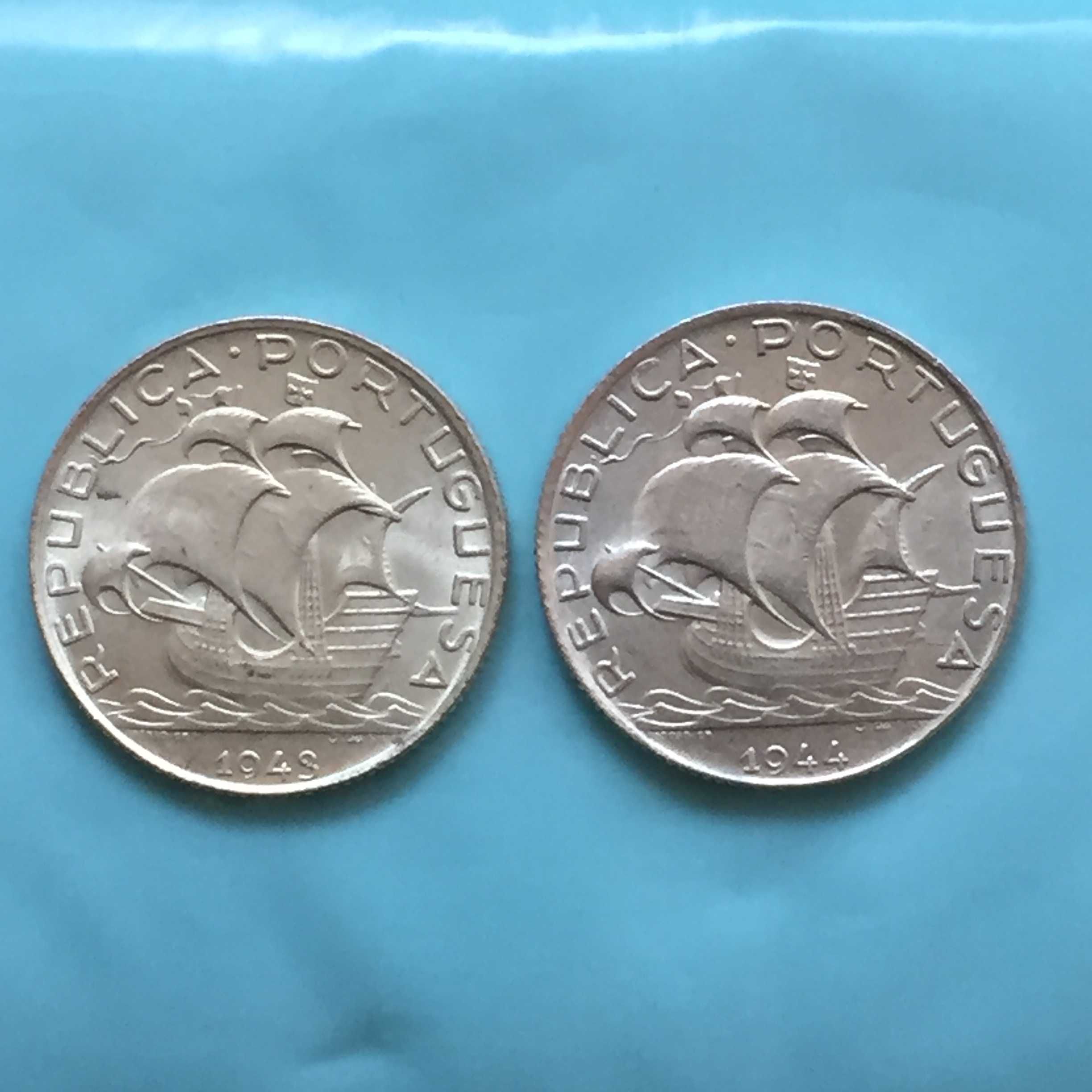 Lote 2 moedas 2,50 escudos 1943 e 1944 - prata