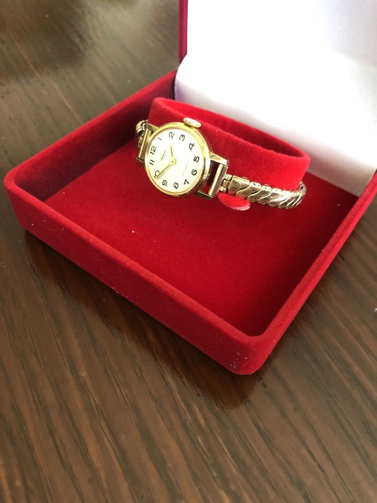 Zabytkowy zegarek damski marki Gleaturn Vintage