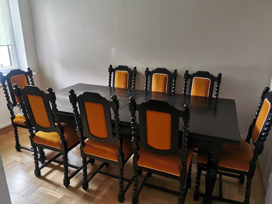 Stół dębowy, czarny, rozkładany z krzesłami - na 8-10 osób