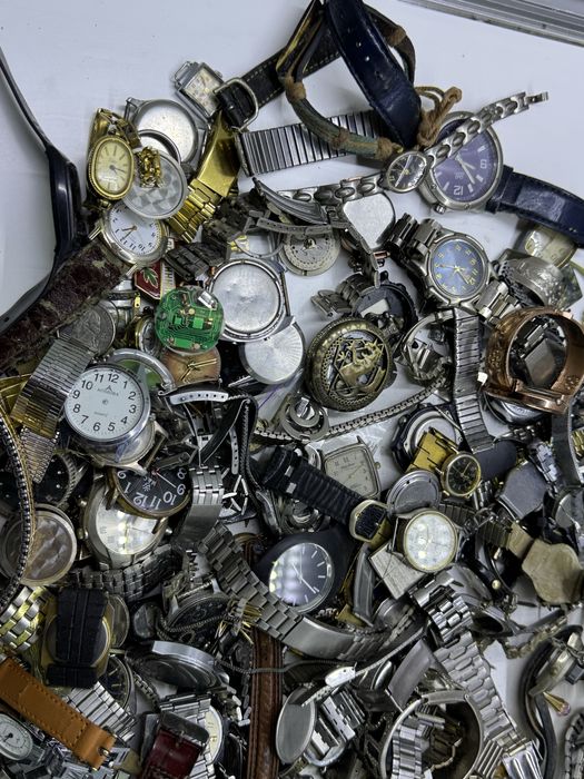 Часы на запчасти