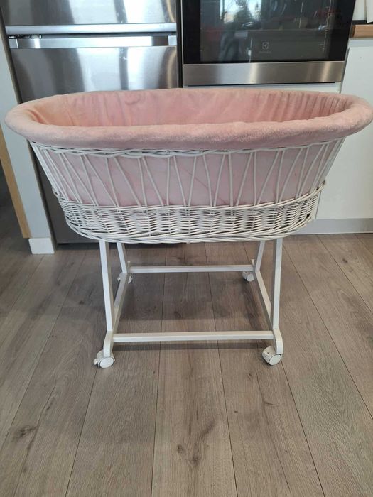 Kosz mojżesza na kółkach