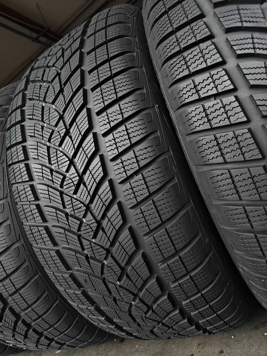 Goodyear UltraGrip Ice SUV зимові шини R20 275/45
