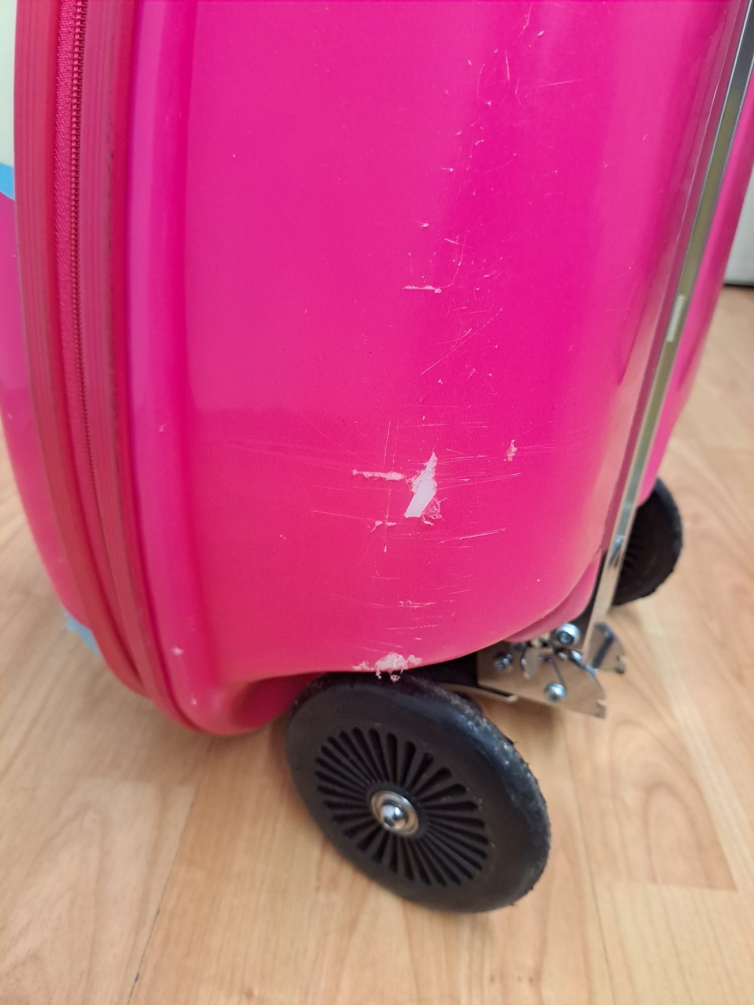 Mala de viagem com trotinete para menina
