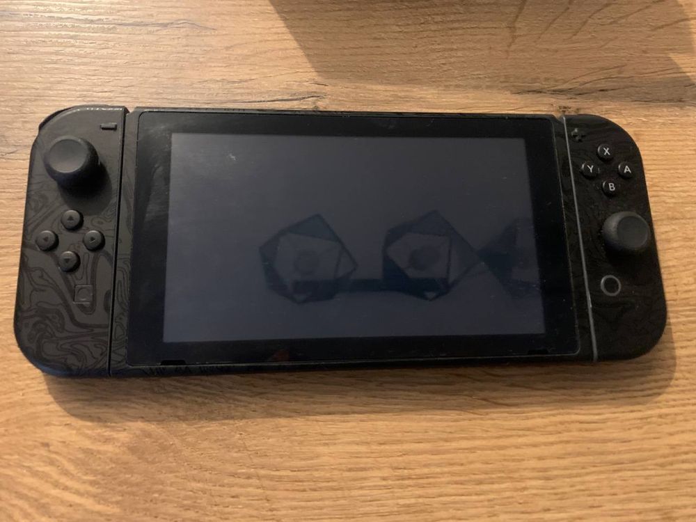 Nintendo Switch + karta 400 GB + 2 pokrowce