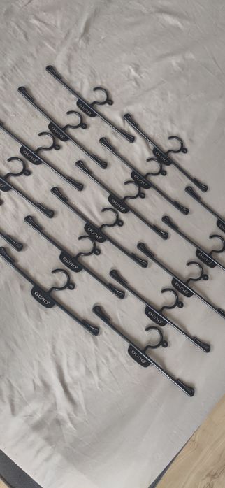 Вішалки для зручного зберігання білизни.