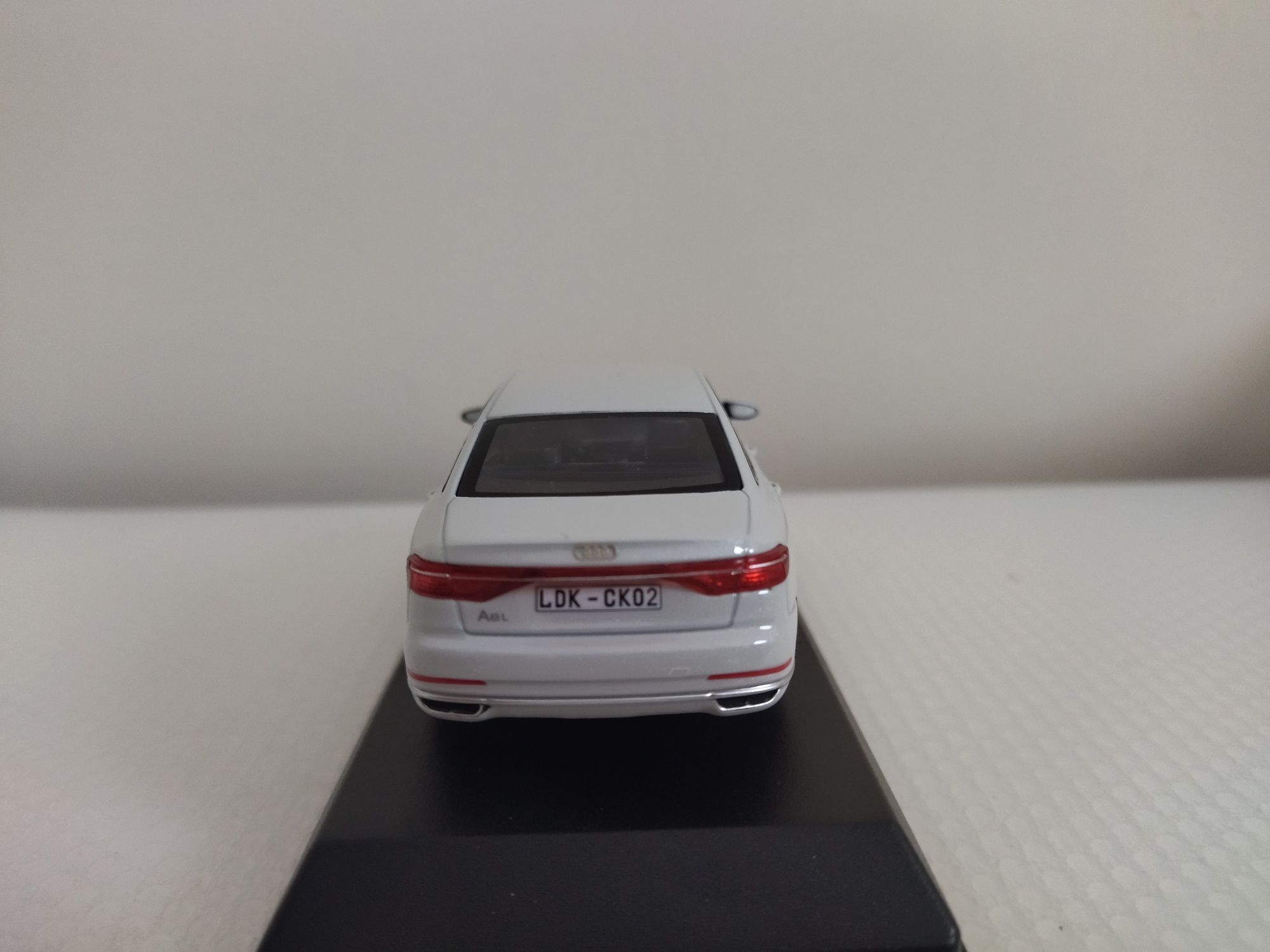 Miniatura Audi A8 Nova 1/43