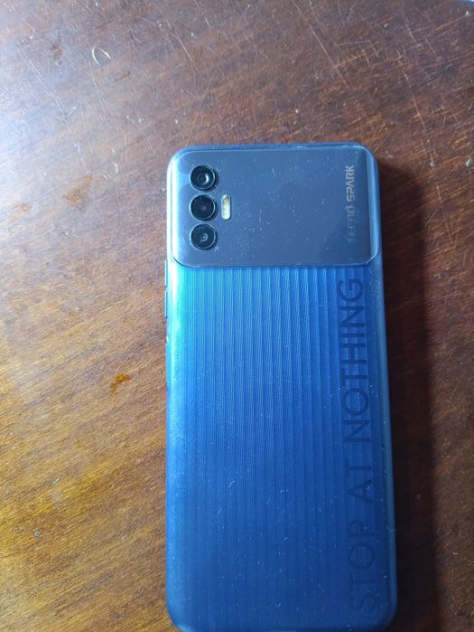 Телефон Techno Spark 8P