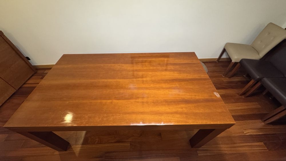 Mesa de jantar (Madeira Maciça)