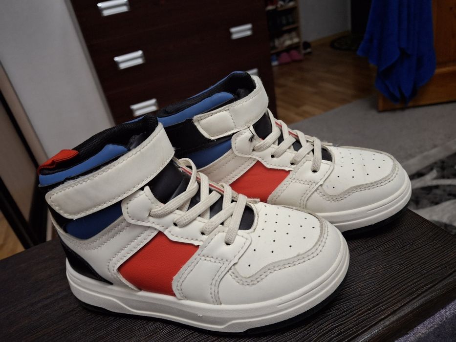 Продам демісезонні кросівки на хлопчика.