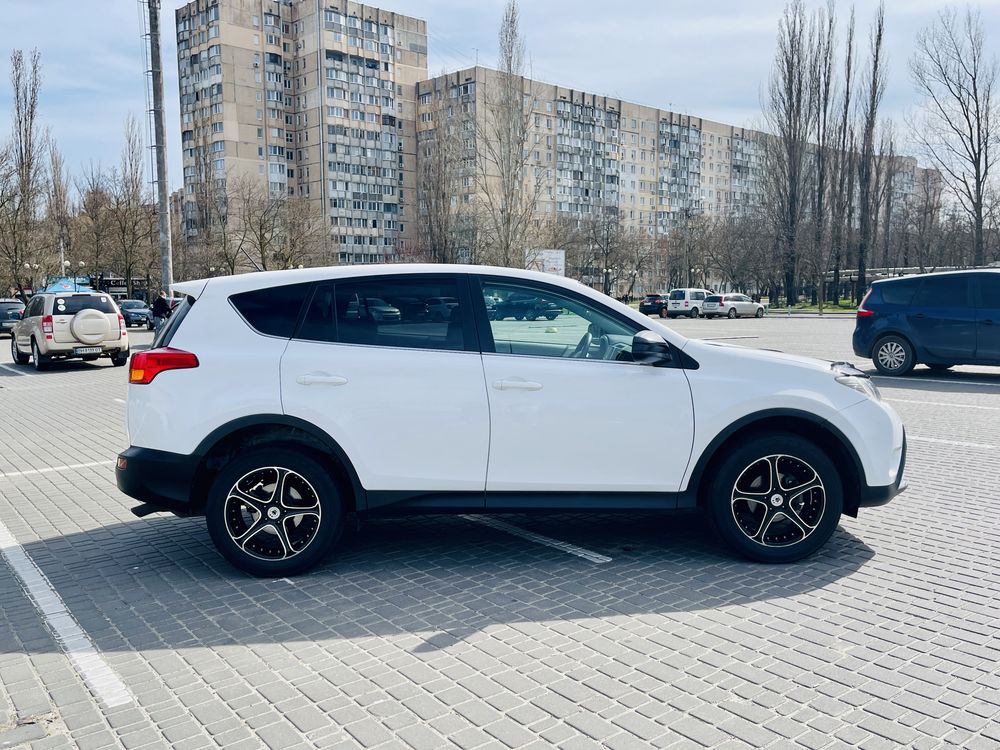 Продам Toyota RAV4 LЕ AWD