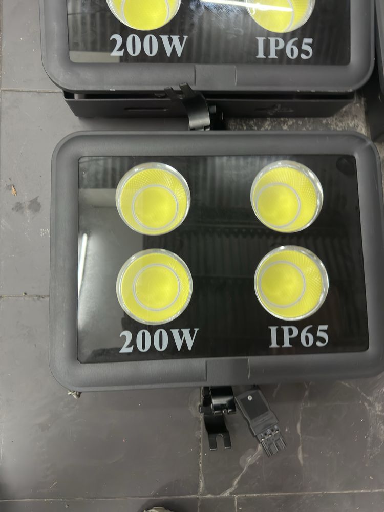 Focus Led IP65 iguais a novos 200/300 wats
